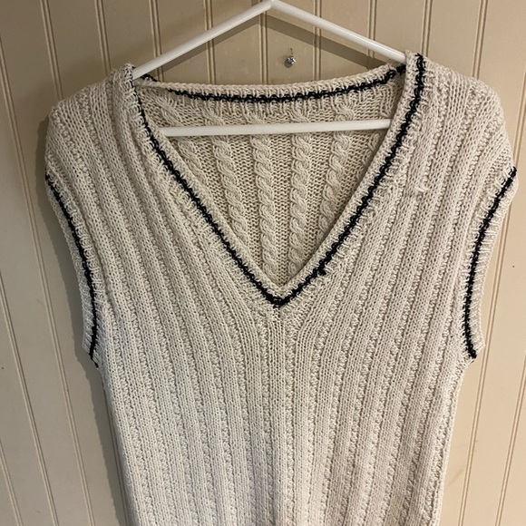 M&S crocheted vest. - Picture 2 of 3